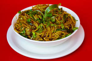 Veg Hakka Noodles [325 Grams]