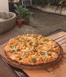 Barbeque paneer pizza
