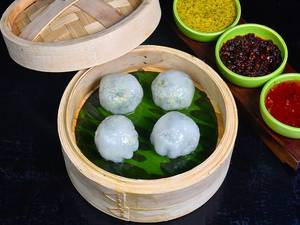 Green Veggies & Cashew Nut Dimsums (6 Pcs)