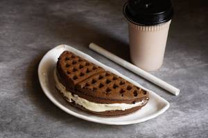 Kitkat Choco Waffle Sandwich + Choco Oreo Shake