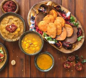 6 Kachori With Sabji