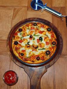 Makhani Paneer Pizza [Medium]