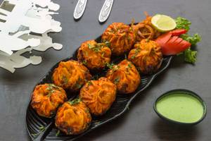Chicken Tandoori Gravy Momos [10 Pieces]
