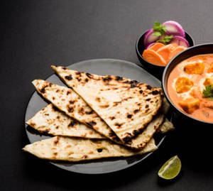 Paneer Butter Masala with 2 Garlic Naan