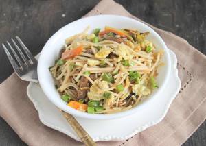 Egg Hakka Noodles