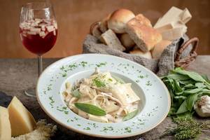 Papardelle E Pollo (pasta In Sage Sauce With Chicken)