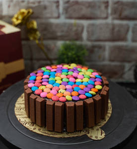 Kitkat Gems Cake