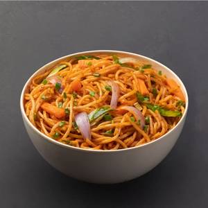Veg Schezwan Noodles - Half (500 ml)