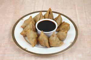 Gosht Cocktail Samosas [ 8 Pieces ] [ 360Grams ]