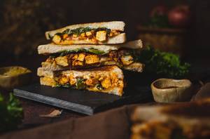 Chilly Paneer Sandwich [ 4 pieces]