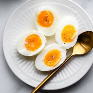 Boiled Eggs (4 Eggs)
