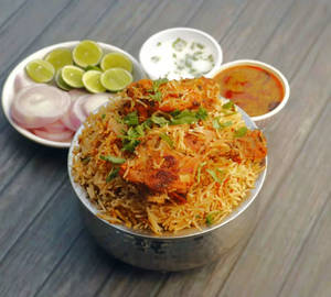 Hydrabadi chicken Dum Biryani