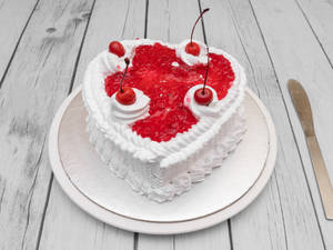 Heart Shape Vanilla Cake (1/2 kg)