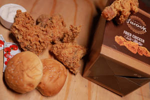 8 Pcs Chicken Combo + 2 Kuboos + Mayonnaise Dip