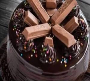 Egglese Kit Kat Chocolate Cake 500Gram
