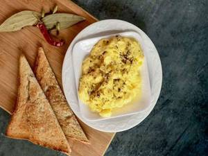 Scrambled Egg With Toast