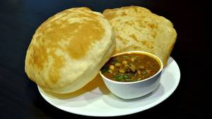 Cholla bhatura