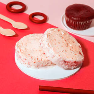 Red velvet cheesecake                               
