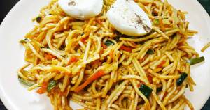 Egg Hakka Noodles