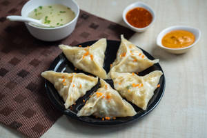 Steamed corn and cheese momo