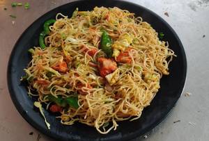 Chicken Noodles with Special Schezwan Chutney [Serves 1]