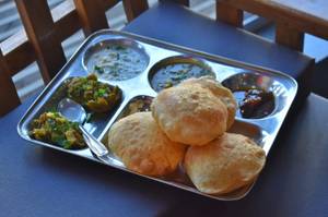 Poori Sabzi (Loose Packing)