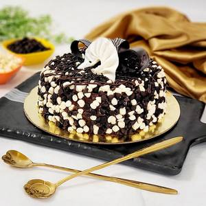 Double Choco Chips Cake