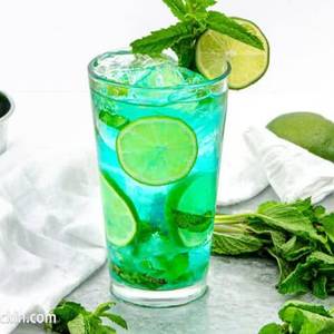 Blue curacao mojito