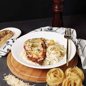 CHICKEN PARMESANA FETTUCCINE PASTA