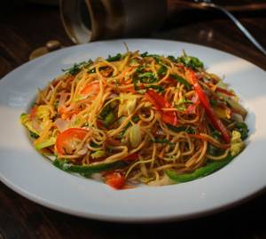 Chicken E Fu Noodles