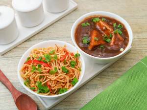 Veg Hakka Noodles  with Gravy