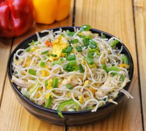 Chicken hakka noodles