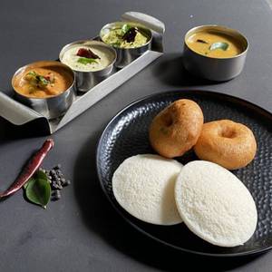 Idli 4 + Vadai 1