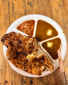 Dal Makhani With Chur Chur Naan