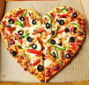 Special Heart Pizza