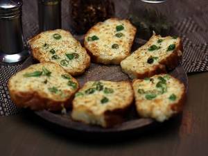 Chilli Cheese Garlic Toast