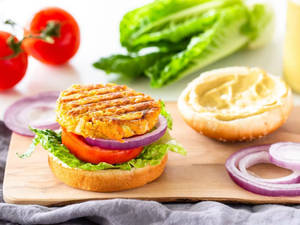 Special Noodles Burger+1 Coca cola free[250ml]