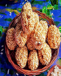 Puffed Rice Balls Sweet  (10 Pcs)