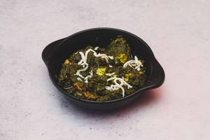 Palak Paneer Half with 5 Tawa Butter Roti