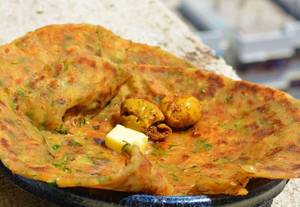 Aloo Methi Paratha (2 Pcs)