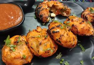 Paneer Tandoori Momos ( 8 Pcs )