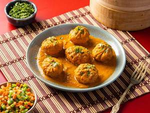 Veg Makhni Momos [6 Pcs]