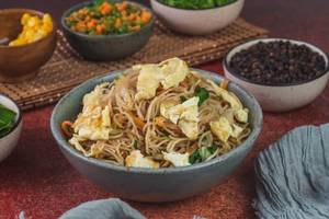 Egg Hakkah Noodles [650 Ml]