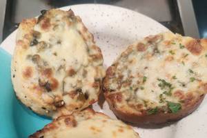 Cheesy Chicken Garlic Bread