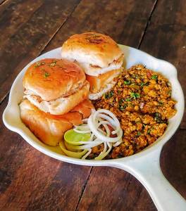 Egg Bhurji With 2 Pav