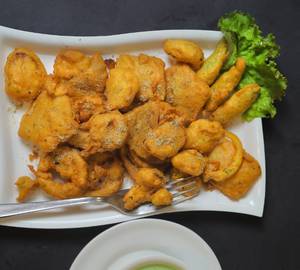 Assorted pakoda 