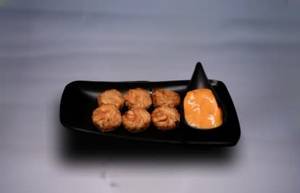 Cheesy Melting Gravy Momos with Any Mojito