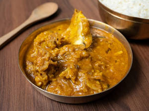 Maacher Matha Diye Dal