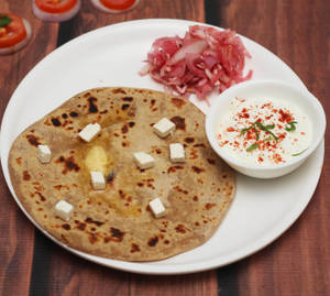 Paneer Paratha [with Curd] 