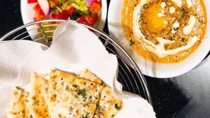 Cheese Naan With Gravy